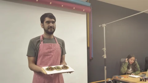 Stock Video Man In A Photo Studio Holding Food Animated Wallpaper - Free Live Wallpaper