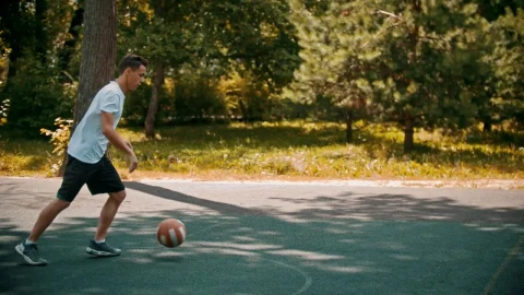 Stock Video Man In A Basketball Game With A Couple Of Friends Animated Wallpaper - Free Live Wallpaper