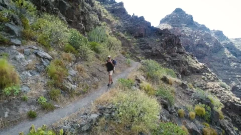 Stock Video Man Hiking In The Mountain Animated Wallpaper - Free Live Wallpaper