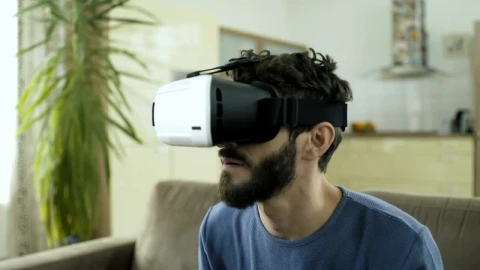 Stock Video Man Frightened With Virtual Reality Animated Wallpaper - Free Live Wallpaper