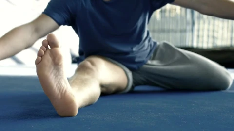 Stock Video Man Flexing Before The Workout Animated Wallpaper - Free Live Wallpaper