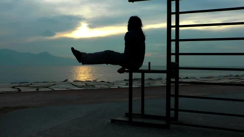 Stock Video Man Exercising With Effort On The Beach Animated Wallpaper - Free Live Wallpaper