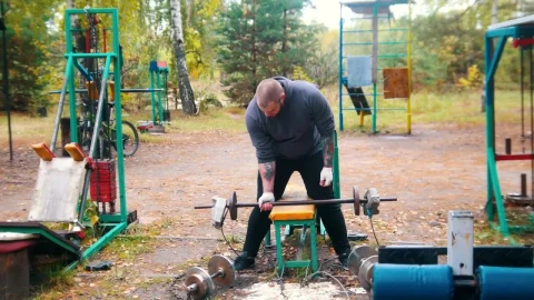 Stock Video Man Exercising In A Gym Outdoors Animated Wallpaper - Free Live Wallpaper