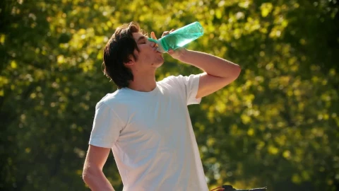 Stock Video Man Drinking Water From A Bottle And Riding His Bike Animated Wallpaper - Free Live Wallpaper