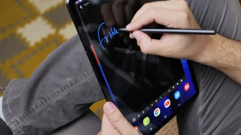 Stock Video Man Drawing On A Tablet And With A Touch Pen Animated Wallpaper - Free Live Wallpaper