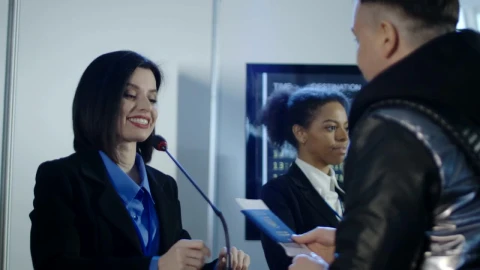 Stock Video Man Doing The Check In For The Flight Animated Wallpaper - Free Live Wallpaper