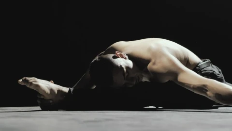 Stock Video Man Doing Splits Animated Wallpaper - Free Live Wallpaper
