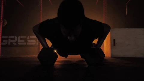 Stock Video Man Doing Push Ups Using Dumbbells Animated Wallpaper - Free Live Wallpaper