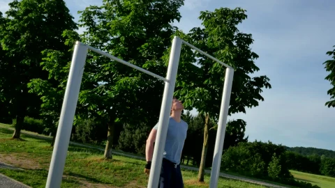 Stock Video Man Doing Pull Ups In The Park Animated Wallpaper - Free Live Wallpaper