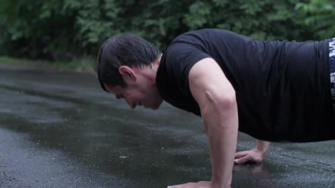 Stock Video Man Doing Hard Push Ups In The Rain Animated Wallpaper - Free Live Wallpaper