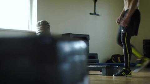 Stock Video Man Doing Crunches In The Gym Animated Wallpaper - Free Live Wallpaper