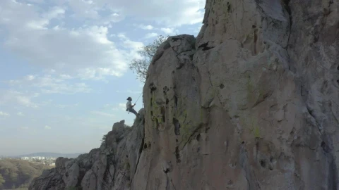 Stock Video Man Descending With Rope From The Top Of A Mountain Animated Wallpaper - Free Live Wallpaper