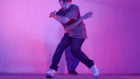 Stock Video Man Dancing Break Dance With A Girl Behind Animated Wallpaper - Free Live Wallpaper