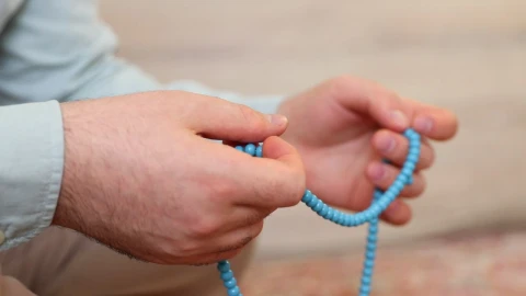 Stock Video Man Crossing A Bad Japa Beads Blue Animated Wallpaper - Free Live Wallpaper
