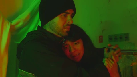 Stock Video Man Comforting A Girl Who Is Crying Loudly Animated Wallpaper - Free Live Wallpaper