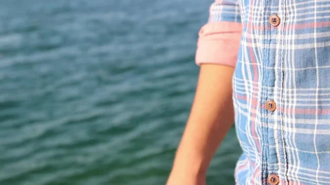 Stock Video Man Checking His Empty Wallet Without Money Animated Wallpaper - Free Live Wallpaper