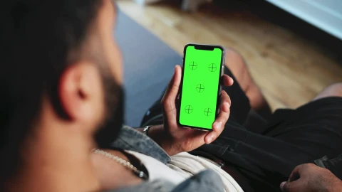 Stock Video Man Browsing Website On Mobile Greenscreen Animated Wallpaper - Free Live Wallpaper