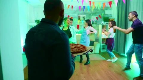 Stock Video Man Brining A Pizza To A Party Animated Wallpaper - Free Live Wallpaper