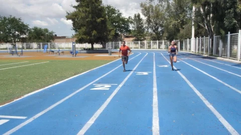 Stock Video Man And Woman Training On A Running Track Animated Wallpaper - Free Live Wallpaper