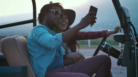 Stock Video Man And Woman Taking Selfies During A Road Trip Animated Wallpaper - Free Live Wallpaper