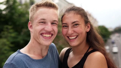 Stock Video Man And Woman Laughing Together Animated Wallpaper - Free Live Wallpaper
