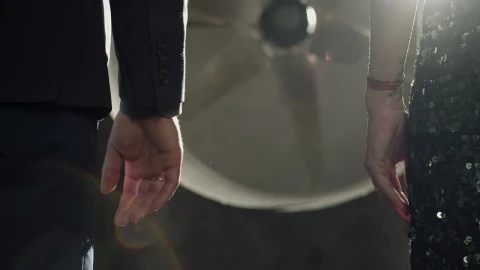 Stock Video Man And Woman Holding Hands Animated Wallpaper - Free Live Wallpaper