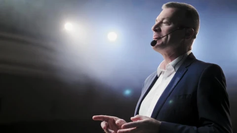 Stock Video Male Speaker Giving A Talk At A Forum Animated Wallpaper - Free Live Wallpaper
