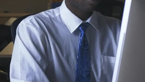Stock Video Male Office Worker Working In An Lonely Office Animated Wallpaper - Free Live Wallpaper