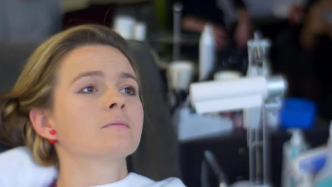 Stock Video Making Up A Womans Face In A Salon Animated Wallpaper - Free Live Wallpaper