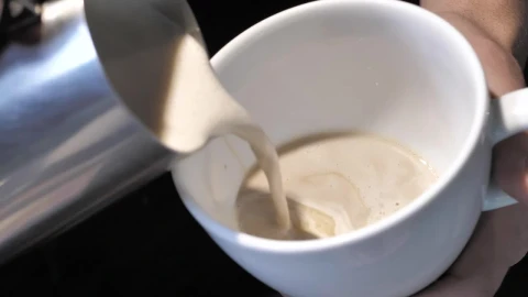Stock Video Making Coffee With Whipped Cream Animated Wallpaper - Free Live Wallpaper