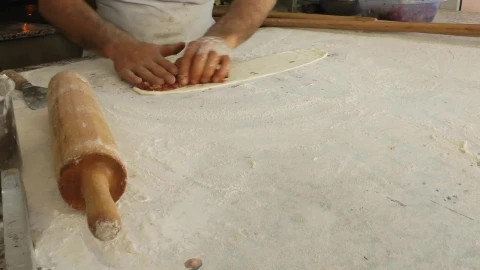 Stock Video Making A Turkey Style Pizza Animated Wallpaper - Free Live Wallpaper