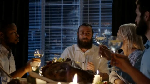 Stock Video Making A Toast On Thanksgiving Dinner Animated Wallpaper - Free Live Wallpaper