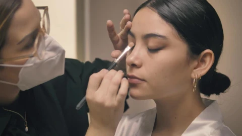 Stock Video Makeup Artist Working On The Face Of A Bride Animated Wallpaper - Free Live Wallpaper