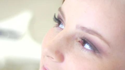 Stock Video Makeup Artist Working On Models Face Animated Wallpaper - Free Live Wallpaper