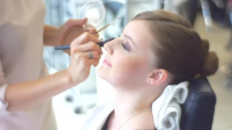 Stock Video Makeup Artist Working On Brides Face Animated Wallpaper - Free Live Wallpaper