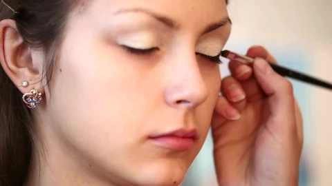 Stock Video Makeup Artist Working On A Woman Animated Wallpaper - Free Live Wallpaper