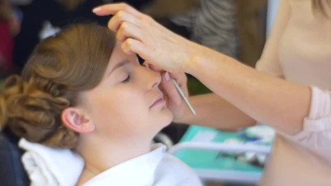 Stock Video Makeup Artist Working On A Client Animated Wallpaper - Free Live Wallpaper