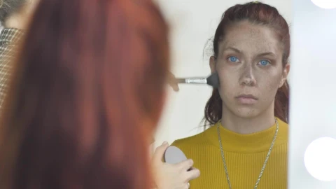 Stock Video Makeup Artist Preparing A Girl In Front Of A Mirror Animated Wallpaper - Free Live Wallpaper