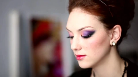 Stock Video Makeup Artist Doing Makeup On A Young Woman Animated Wallpaper - Free Live Wallpaper
