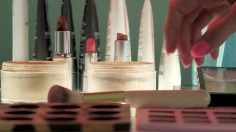 Stock Video Makeup And Powder Brush Animated Wallpaper - Free Live Wallpaper