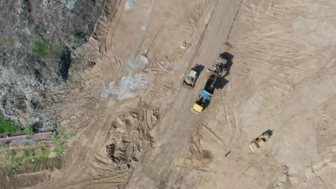 Stock Video Machines Working In A Waste Site Animated Wallpaper - Free Live Wallpaper