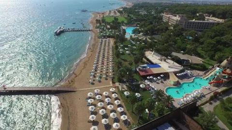 Stock Video Luxury Vacation Resort Complex With Pool By The Sea Animated Wallpaper - Free Live Wallpaper
