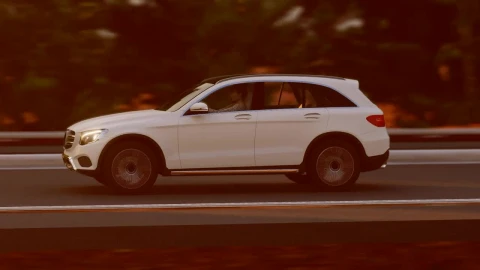 Stock Video Luxury Suv Traveling In A Highway Animated Wallpaper - Free Live Wallpaper