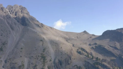 Stock Video Low View Of The Top Of A Mountain Animated Wallpaper - Free Live Wallpaper