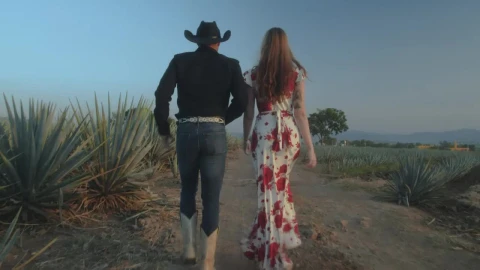 Stock Video Loving Couple Walking Through A Mexican Ranch Animated Wallpaper - Free Live Wallpaper