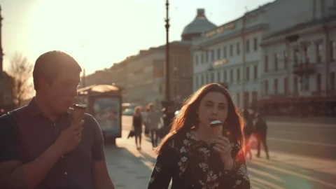Stock Video Lovers Walking Hand In Hand On A Date Animated Wallpaper - Free Live Wallpaper