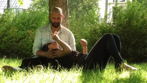 Stock Video Lovers Chatting In A Park Garden Animated Wallpaper - Free Live Wallpaper