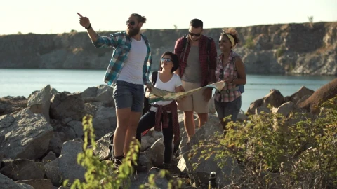 Stock Video Lost Tourists Searching The Map Near The Lake Animated Wallpaper - Free Live Wallpaper