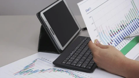 Stock Video Looking At Graphs Animated Wallpaper - Free Live Wallpaper