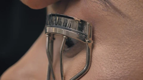 Stock Video Look Of A Woman With An Eyelash Curler Animated Wallpaper - Free Live Wallpaper